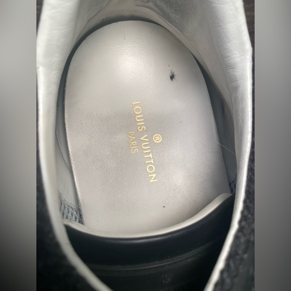 Louis Vuitton Men’s Grey Sneaker - Picture 11 of 11
